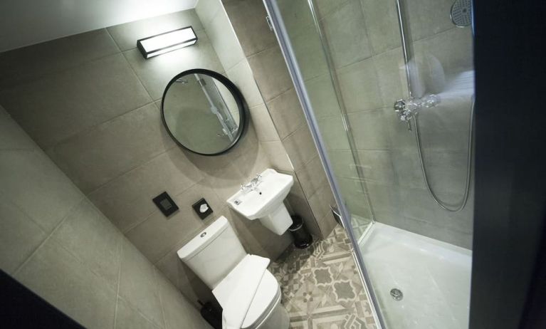 Guest bathroom with shower at The House Of Toby Hotel.