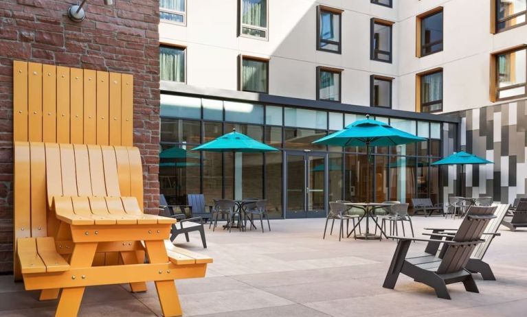 Courtyard perfect for coworking at Embassy Suites Boulder.
