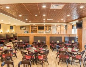 Dining area perfect for coworking at Holiday Inn - Trophy Club.