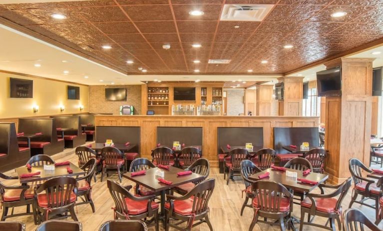 Dining area perfect for coworking at Holiday Inn - Trophy Club.