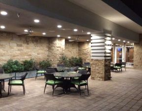 Alfresco dining at Holiday Inn - Trophy Club.