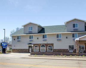 Hotel exterior at Rodeway Inn Milford.