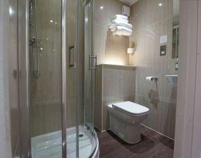 Guest bathroom with shower at Chiswick Rooms.