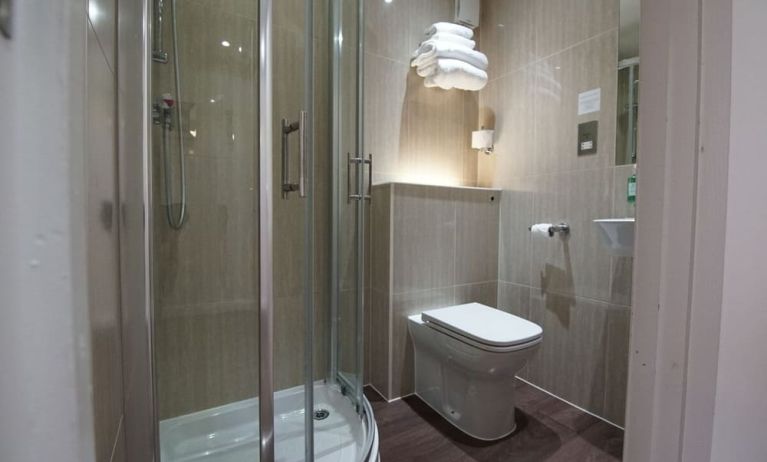 Guest bathroom with shower at Chiswick Rooms.