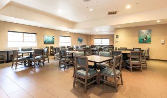 Dining area perfect for coworking at Best Western San Diego Zoo/SeaWorld Inn & Suites.