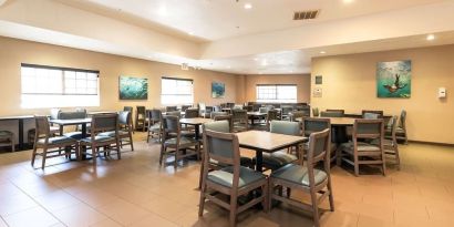 Dining area perfect for coworking at Best Western San Diego Zoo/SeaWorld Inn & Suites.