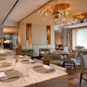 Dining area perfect for coworking at Hilton McLean Tysons Corner.