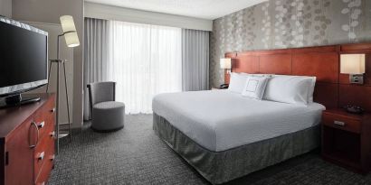 Day use room with natural light at Courtyard Bossier City.
