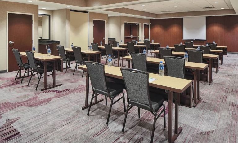 Meeting room at Courtyard Bossier City.