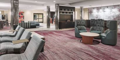 Lobby and coworking lounge at Courtyard Bossier City.