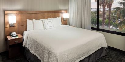 Day use room with natural light at Courtyard By Marriott Cypress Anaheim.