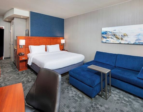 Day use room with living area at Courtyard By Marriott Santa Ana Orange County.
