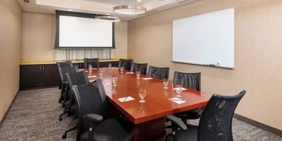 Meeting room at Courtyard By Marriott Santa Ana Orange County.