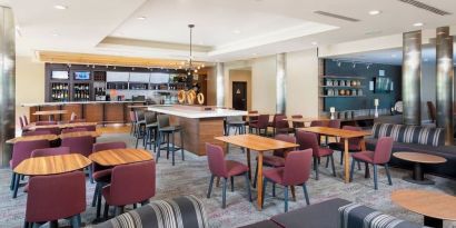 Dining area perfect for coworking at Courtyard By Marriott Santa Ana Orange County.