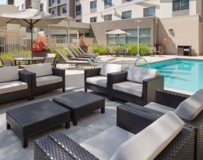 More comfortable seats available by the pool at Courtyard By Marriott Santa Ana Orange County.