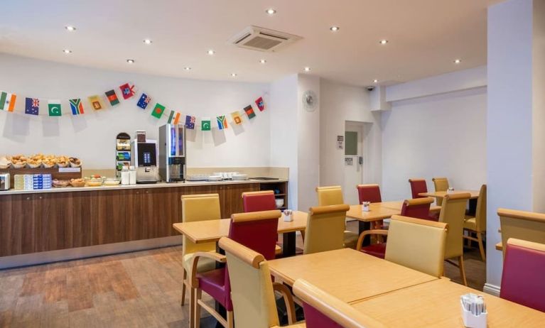 Dining area at Comfort Inn Edgware Road.