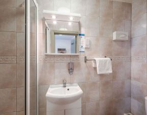 Guest bathroom with shower at Comfort Inn Edgware Road.