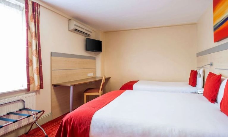 Day use triple room with work desk at Comfort Inn Edgware Road.