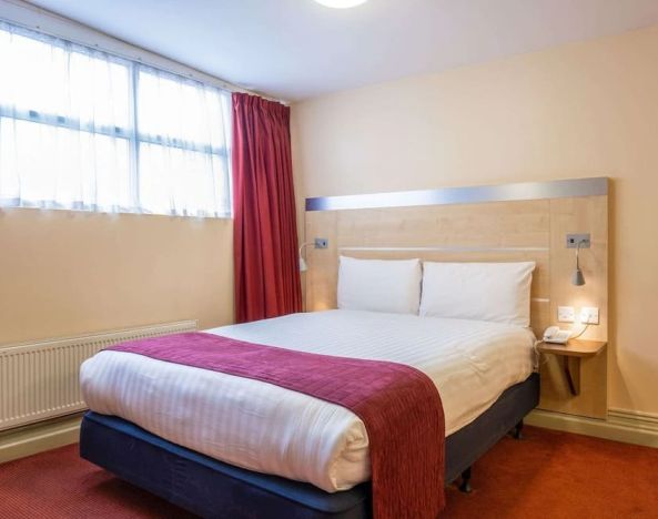 Day use king bed at Comfort Inn Edgware Road.