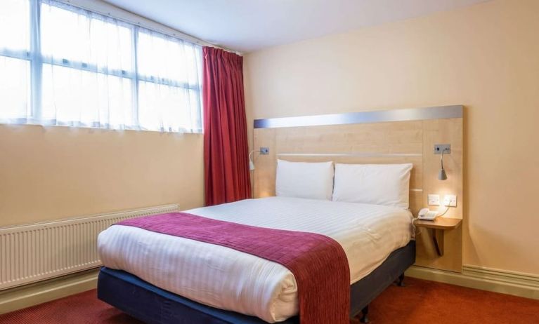 Day use king bed at Comfort Inn Edgware Road.