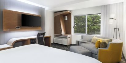 Day use room with sofa and work desk at Courtyard By Marriott Ruston.