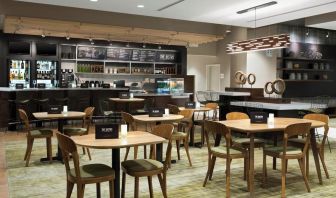 Dining area perfect for coworking at Courtyard By Marriott Ruston.