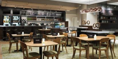 Dining area perfect for coworking at Courtyard By Marriott Ruston.