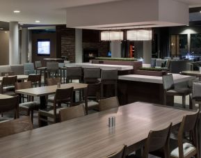 Dining area perfect for coworking at Courtyard By Marriott Santa Clarita Valencia.