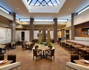 Dining area perfect for coworking at DoubleTree By Hilton Scottsdale.