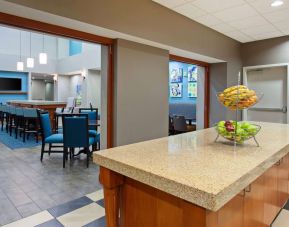 Dining area perfect for coworking at Hampton Inn & Suites Clovis.