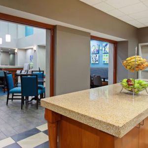 Dining area perfect for coworking at Hampton Inn & Suites Clovis.