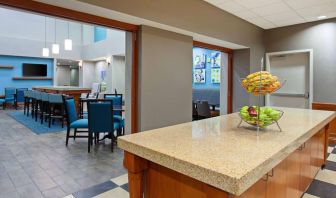 Dining area perfect for coworking at Hampton Inn & Suites Clovis.