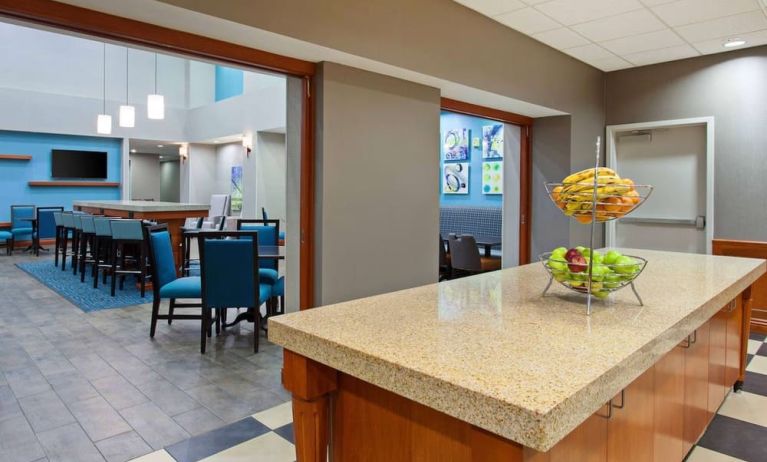 Dining area perfect for coworking at Hampton Inn & Suites Clovis.