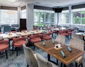 Dining area perfect for coworking at Hilton Garden Inn Sacramento/South Natomas.