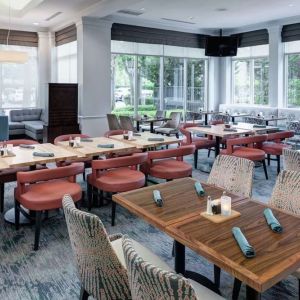 Dining area perfect for coworking at Hilton Garden Inn Sacramento/South Natomas.