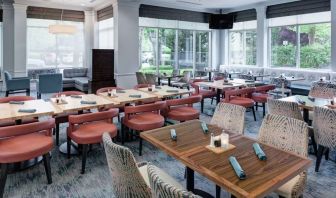 Dining area perfect for coworking at Hilton Garden Inn Sacramento/South Natomas.