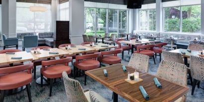 Dining area perfect for coworking at Hilton Garden Inn Sacramento/South Natomas.