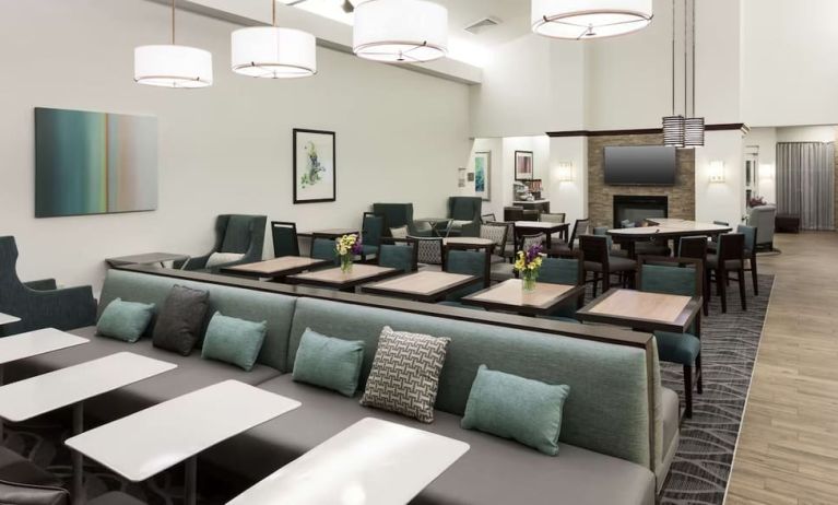 Dining area perfect for coworking at Homewood Suites Agoura Hills.
