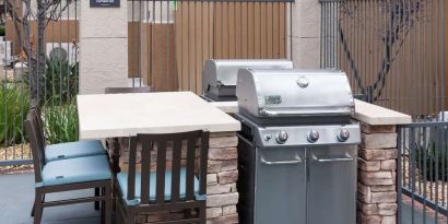 BBQ/picnic area at Homewood Suites By Hilton San Jose Airport-Silicon Valley.