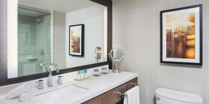 Guest bathroom with shower at Hyatt Regency Princeton.