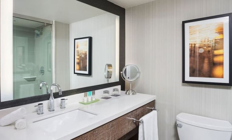 Guest bathroom with shower at Hyatt Regency Princeton.