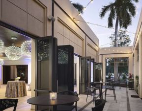 Alfresco dining at Marriott Boca Raton.