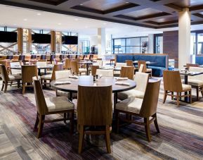 Dining area perfect for coworking at Marriott Baton Rouge.