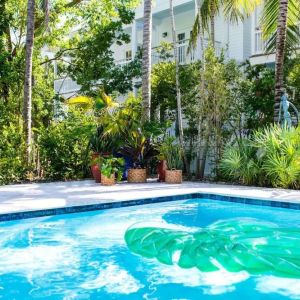 Swimming pool at Parrot Key Hotel & Villas.