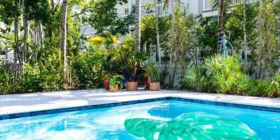 Swimming pool at Parrot Key Hotel & Villas.