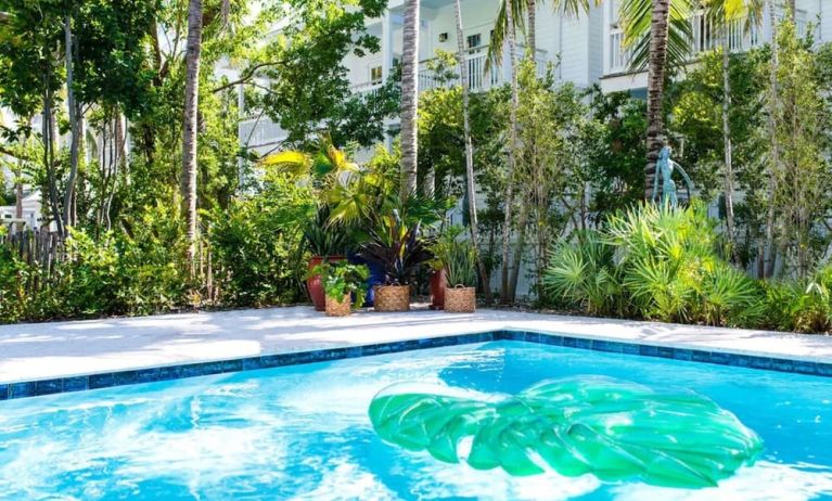 Swimming pool at Parrot Key Hotel & Villas.