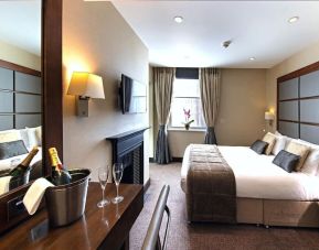 Day use queen room with work desk and fireplace at The Wellington by Blue Orchid Hotel (FKA The Rochester).