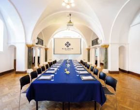 Professional meeting room at The Wellington by Blue Orchid Hotel (FKA The Rochester).