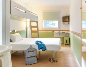 Day use double room with work desk and private bathroom at Hotel IBIS Budget Birmingham Airport.