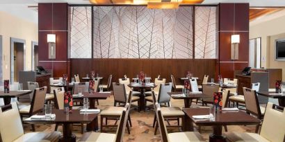 Dining area perfect for coworking at The Westin Crystal City Reagan National Airport.